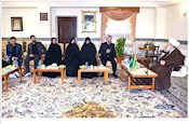 دیدار آیت الله محمدی ری شهری با خانواده شهید حججی