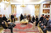 آیت الله محمدی ری شهری در منزل شهید 