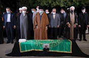 اقامه نماز رهبر معظم انقلاب بر پیکر آیت الله محمدی ری‌شهری(ره)